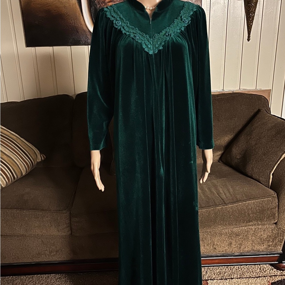 Komar ~ Vintage ~ Women’s Large ~ Velvet  ~ Green Robe W/ Floral Lace - Picture 7 of 16